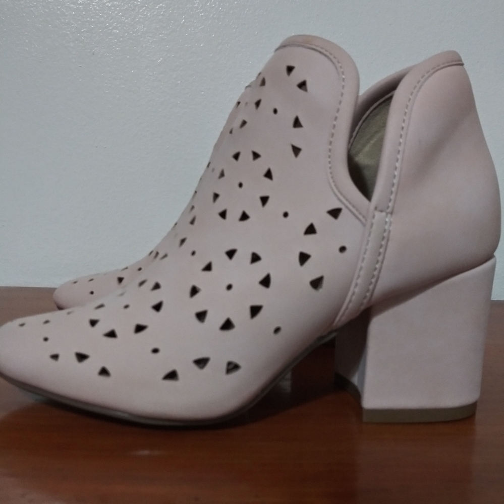 Amanda Blue ankle Booties size 6